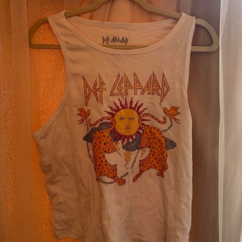 big graphic tank top